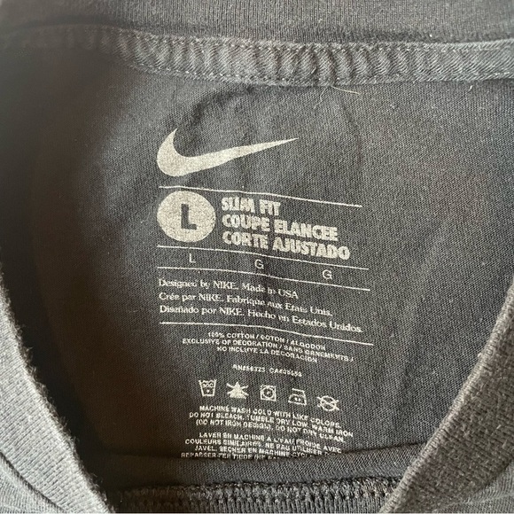 Nike Black Short Sleeve Tee with Bold Graphic Design - Picture 3 of 4